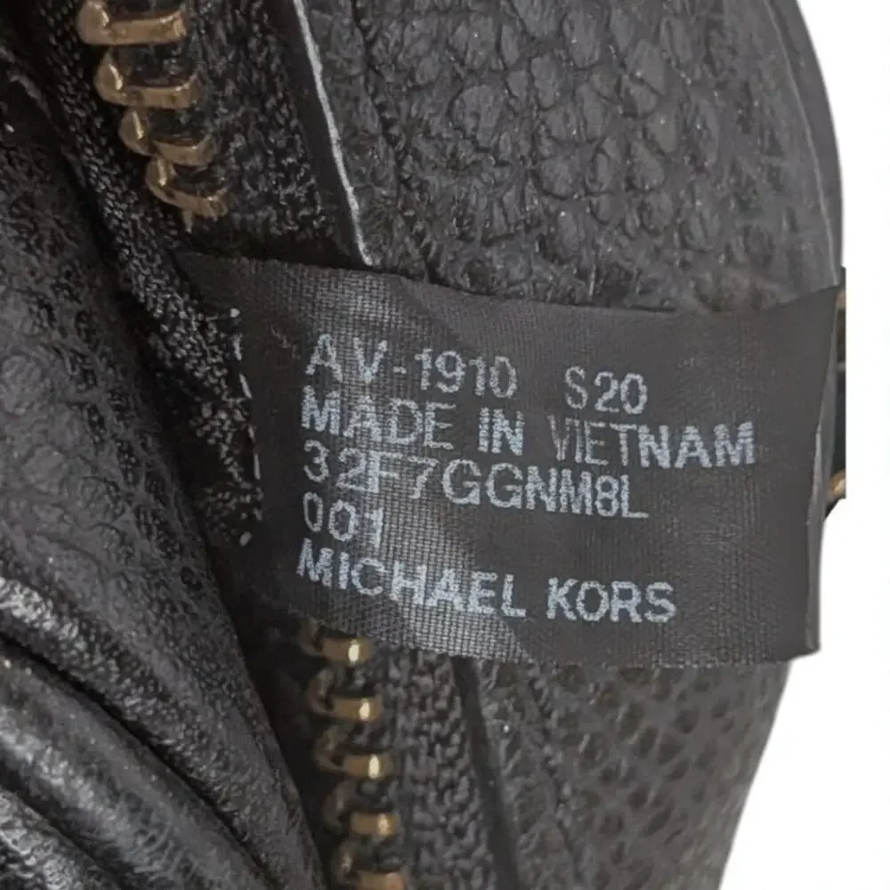 Michael Kors Ginny Crossbody Camera Bag in Black Pebbled Leather Jet Set Bag
